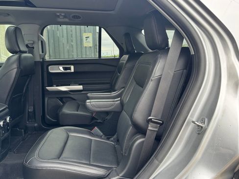 Used 2021 Ford Explorer Limited w/ Equipment Group 301A AWD/4WD image 32