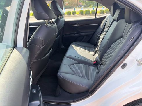 Used 2020 Toyota Camry SE FWD image 18