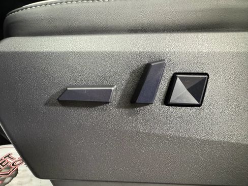 Used 2024 Tesla Cybertruck AWD Crew Cab image 31