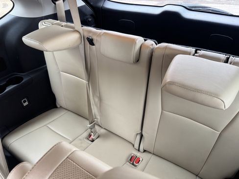 Used 2023 Toyota Highlander Limited image 17