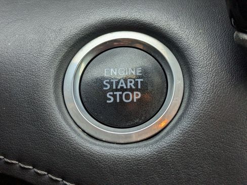 Used 2021 Toyota Highlander XLE AWD/4WD image 22