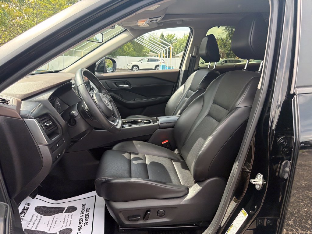 Used 2023 Nissan Rogue SV w/ SV Premium B Package AWD/4WD image 29
