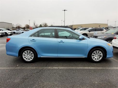 Used 2012 Toyota Camry LE image 2