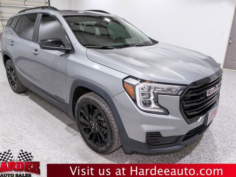 Used 2023 GMC Terrain SLE w/ Driver Convenience Package image 6