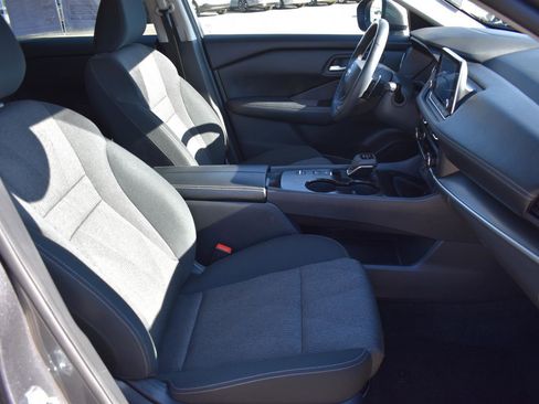 Used 2025 Nissan Rogue SV image 14