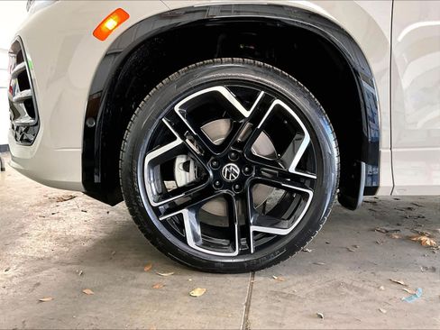 New 2026 Volkswagen Tiguan SEL R-Line AWD/4WD image 9