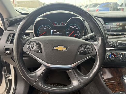 Used 2015 Chevrolet Impala LTZ FWD image 16