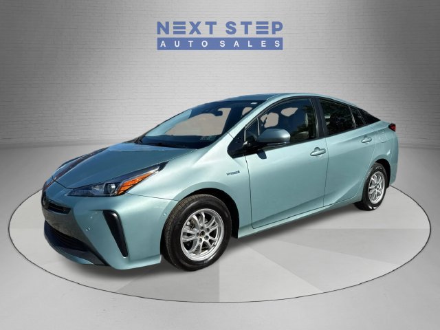 Used 2020 Toyota Prius LE FWD image 3