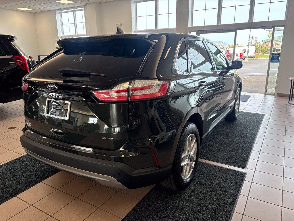 Used 2024 Ford Edge SEL w/ Convenience Package AWD/4WD image 5