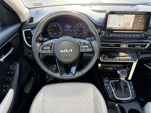 Used 2023 Kia Seltos EX image 12
