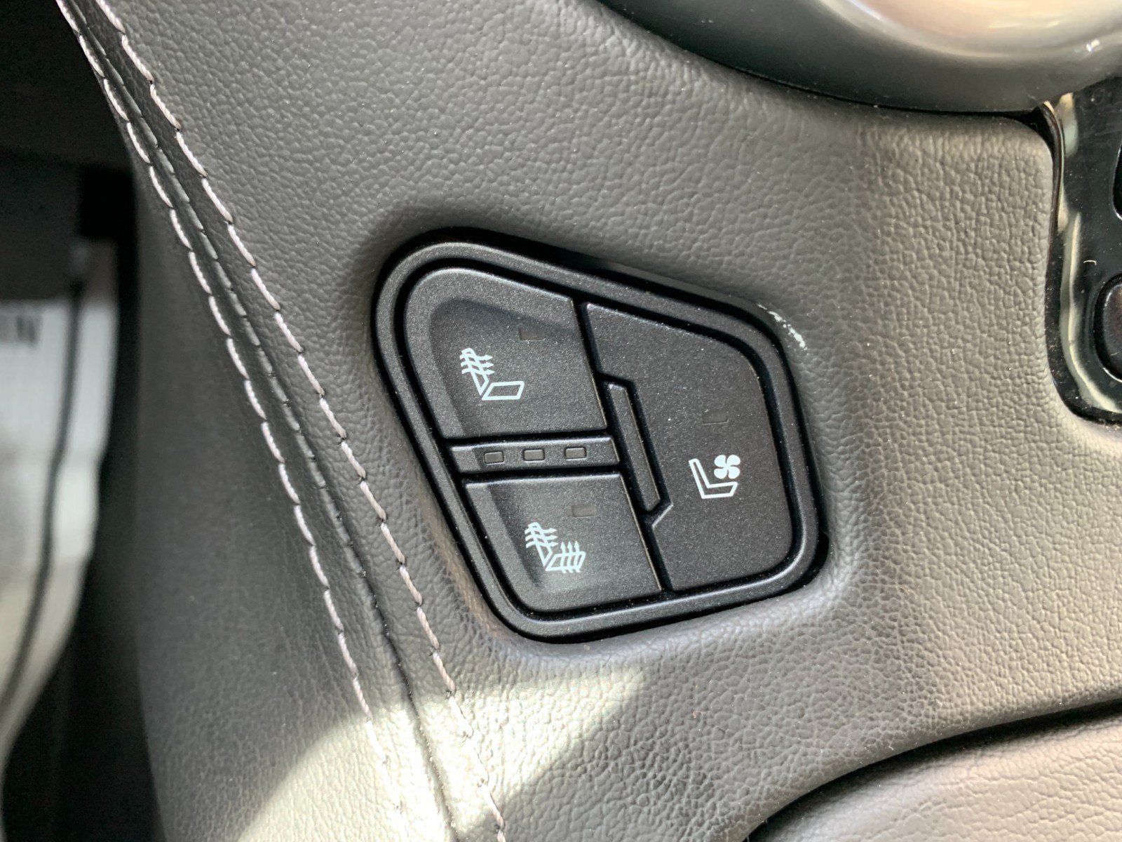 Used 2020 Chevrolet Suburban Premier w/ Max Trailering Package AWD/4WD image 23
