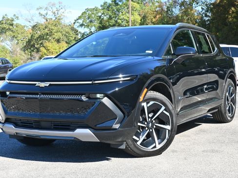 Used 2025 Chevrolet Equinox EV LT w/ Convenience Package image 4