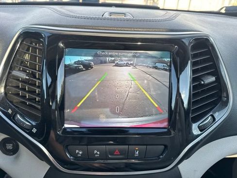 Used 2021 Jeep Cherokee Limited w/ Trailer Tow Group AWD/4WD image 19
