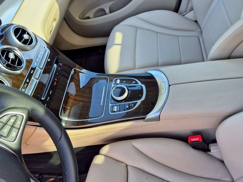 Used 2017 Mercedes-Benz GLC 300 image 22