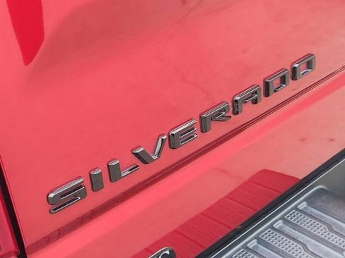 Used 2022 Chevrolet Silverado 1500 LT Trail Boss w/ Bed Protection Package image 9