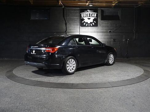 Used 2014 Chrysler 200 LX image 5