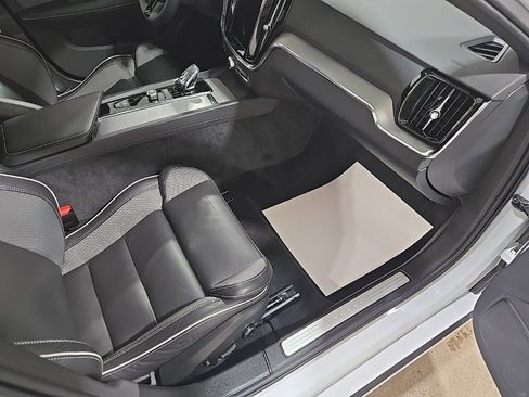 Used 2024 Volvo S60 B5 Plus image 21