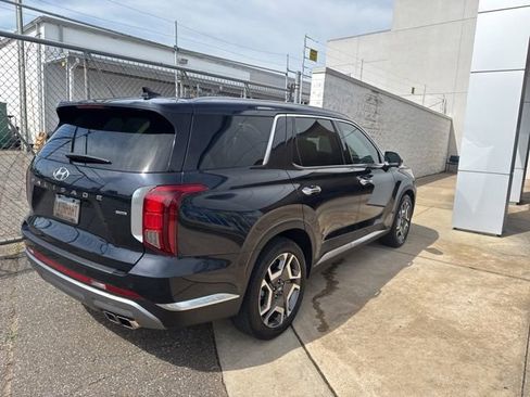 Used 2024 Hyundai Palisade Limited AWD/4WD image 10