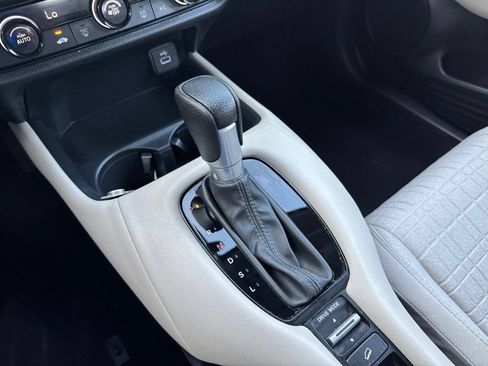 Certified 2024 Honda HR-V LX image 30