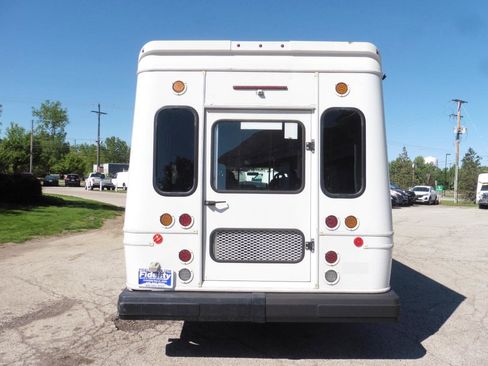 Used 2017 Ford E-450 and Econoline 450 Super Duty w/ Shuttle Bus Prep Package RWD image 29