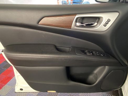 Used 2019 Nissan Pathfinder Platinum image 23
