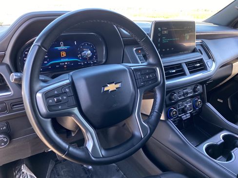 Used 2024 Chevrolet Suburban LT RWD image 21