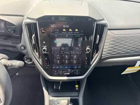 Used 2025 Subaru Forester Premium AWD/4WD image 12
