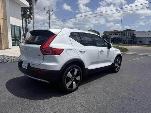 Used 2021 Volvo XC40 T5 Momentum w/ Protection Package Premier AWD/4WD image 3