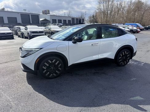 New 2026 Nissan Leaf Platinum+ image 2