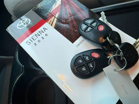 Used 2020 Toyota Sienna LE image 15