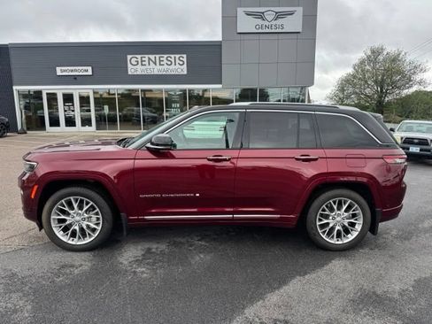 Used 2022 Jeep Grand Cherokee Summit w/ MOPAR Finishing Package AWD/4WD image 5