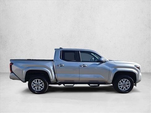Certified 2025 Toyota Tacoma SR5 AWD/4WD image 4