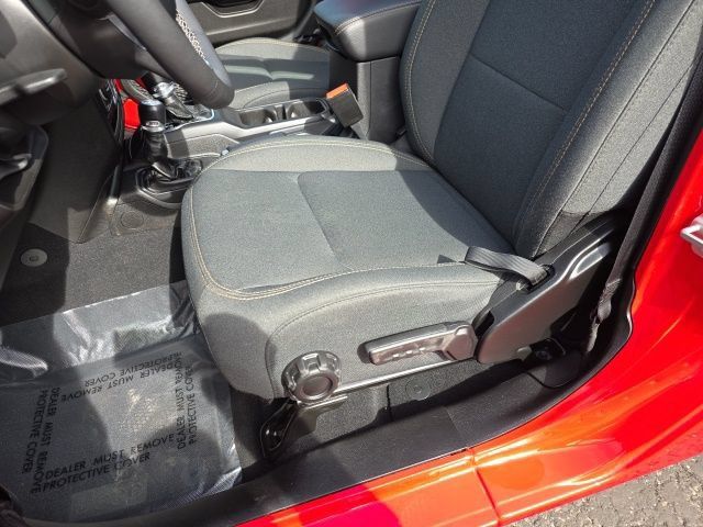 Used 2025 Jeep Wrangler Unlimited Sahara w/ Safety Group AWD/4WD image 19