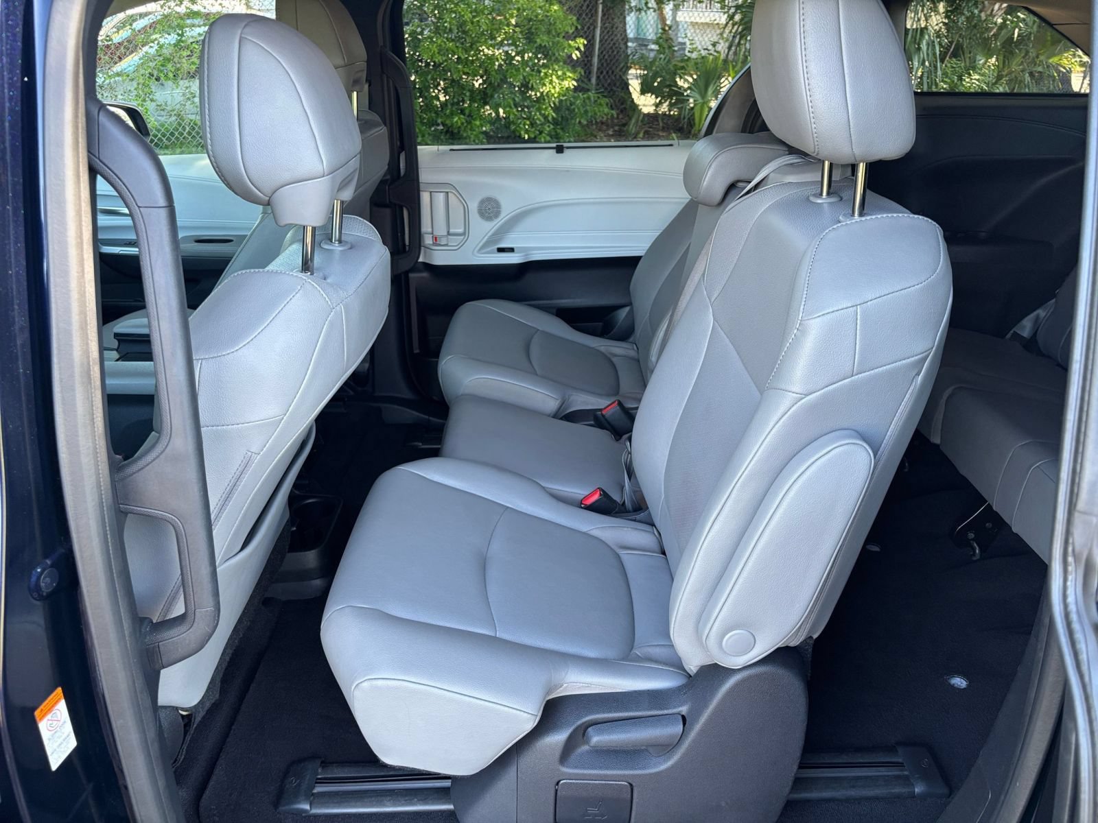 Used 2025 Toyota Sienna XLE FWD image 27