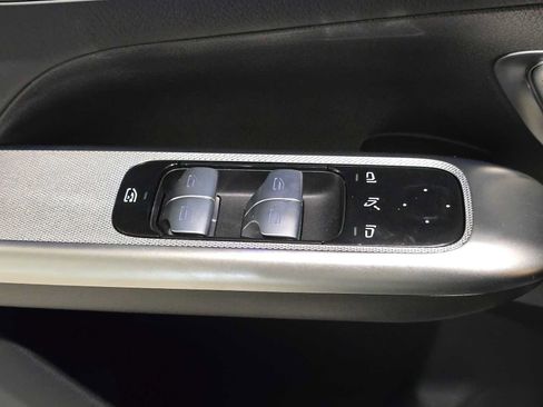 Used 2024 Mercedes-Benz GLC 300 4MATIC image 24