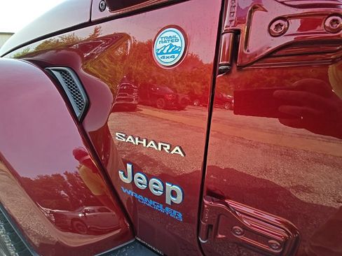 Used 2022 Jeep Wrangler Unlimited Sahara w/ Cold Weather Group AWD/4WD image 14