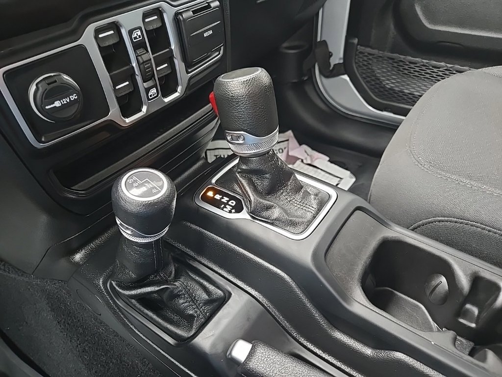 Used 2023 Jeep Gladiator Sport AWD/4WD image 65
