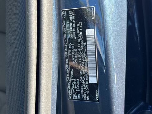 Certified 2025 Volvo XC90 B6 Plus image 29