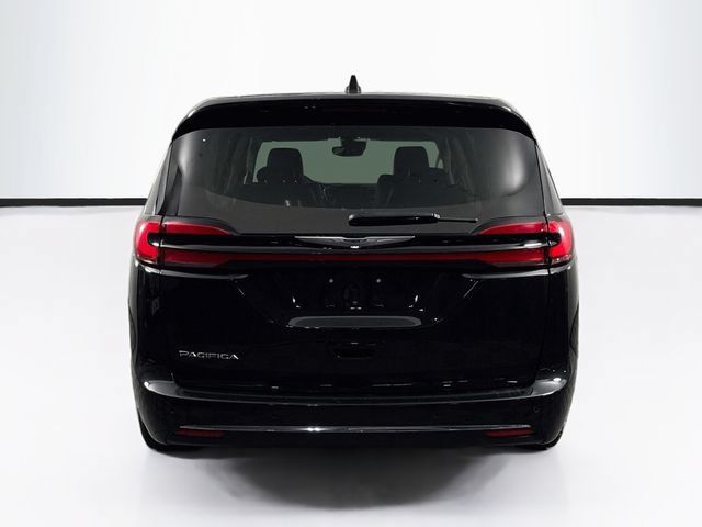 Used 2023 Chrysler Pacifica Touring-L FWD image 7