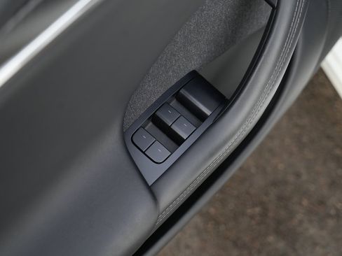 Used 2022 Tesla Model S Plaid image 27