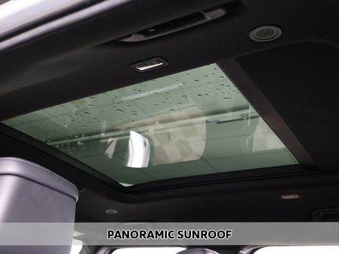 Used 2020 Land Rover Defender 110 X image 4