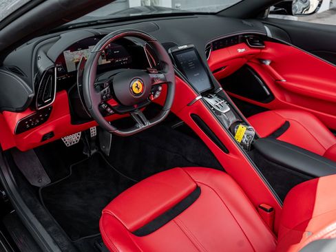 Used 2024 Ferrari Roma Spider RWD image 31