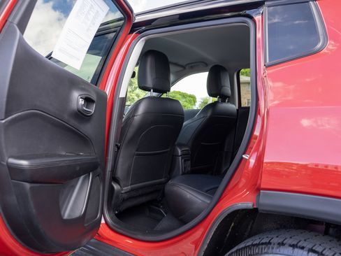Used 2021 Jeep Compass Latitude AWD/4WD image 28