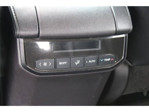 Used 2021 Toyota Highlander XLE AWD/4WD image 34