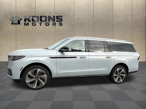New 2026 Lincoln Navigator L Black Label AWD/4WD image 2
