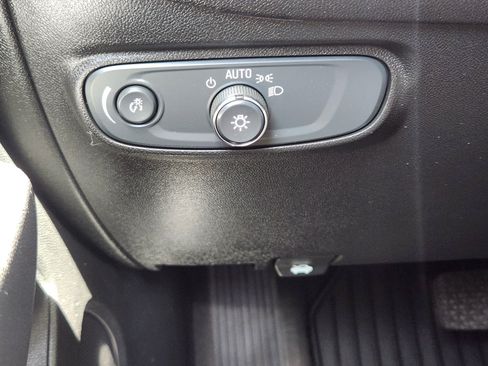 Used 2020 Chevrolet Equinox LT FWD image 18