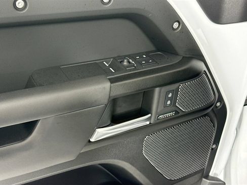 Certified 2023 Land Rover Defender 90 V8 AWD/4WD image 23