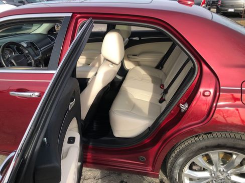 Used 2018 Chrysler 300 Limited w/ Safetytec Plus Group image 21