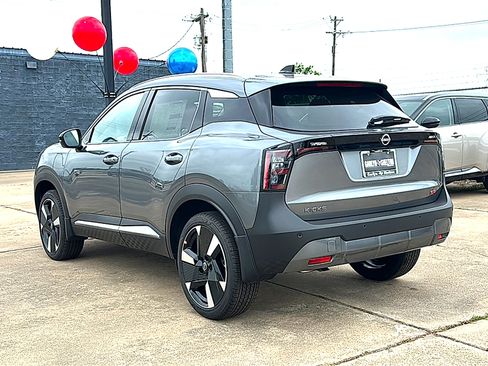 New 2026 Nissan Kicks SR w/ SR Premium Package FWD image 6