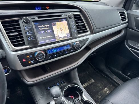 Used 2019 Toyota Highlander XLE AWD/4WD image 10